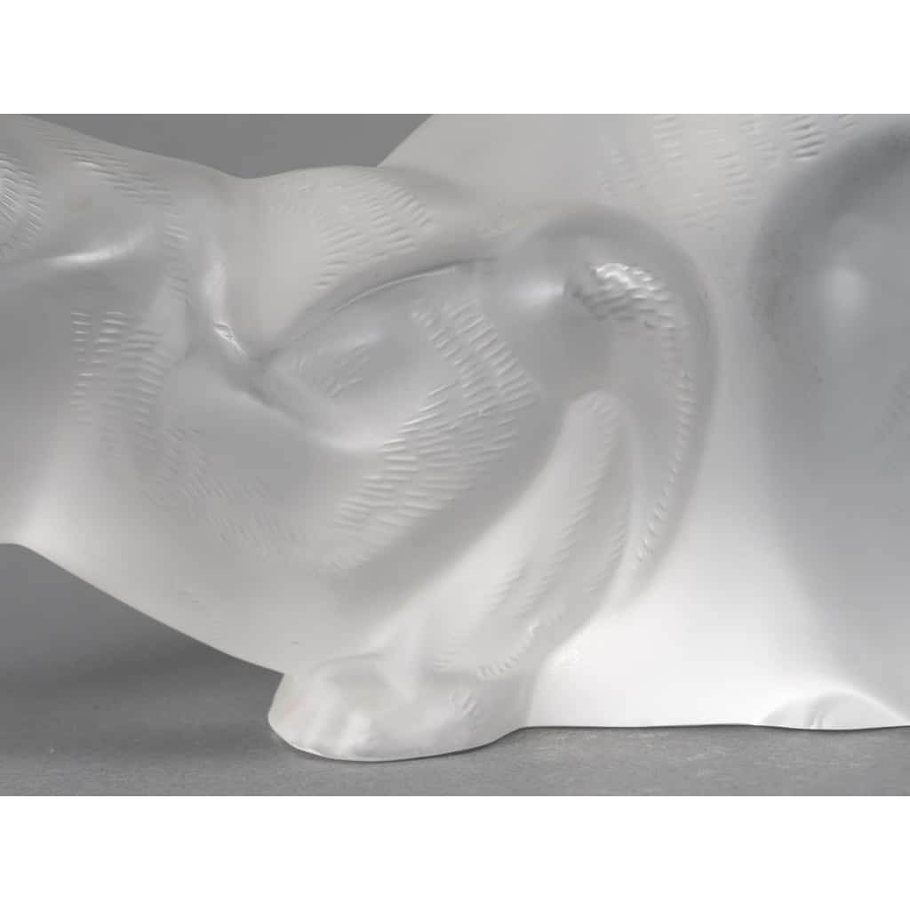 LALIQUE – Chat couché en cristal Signé Lalique France 8 LALIQUE – Chat couché en cristal Signé Lalique France 8
