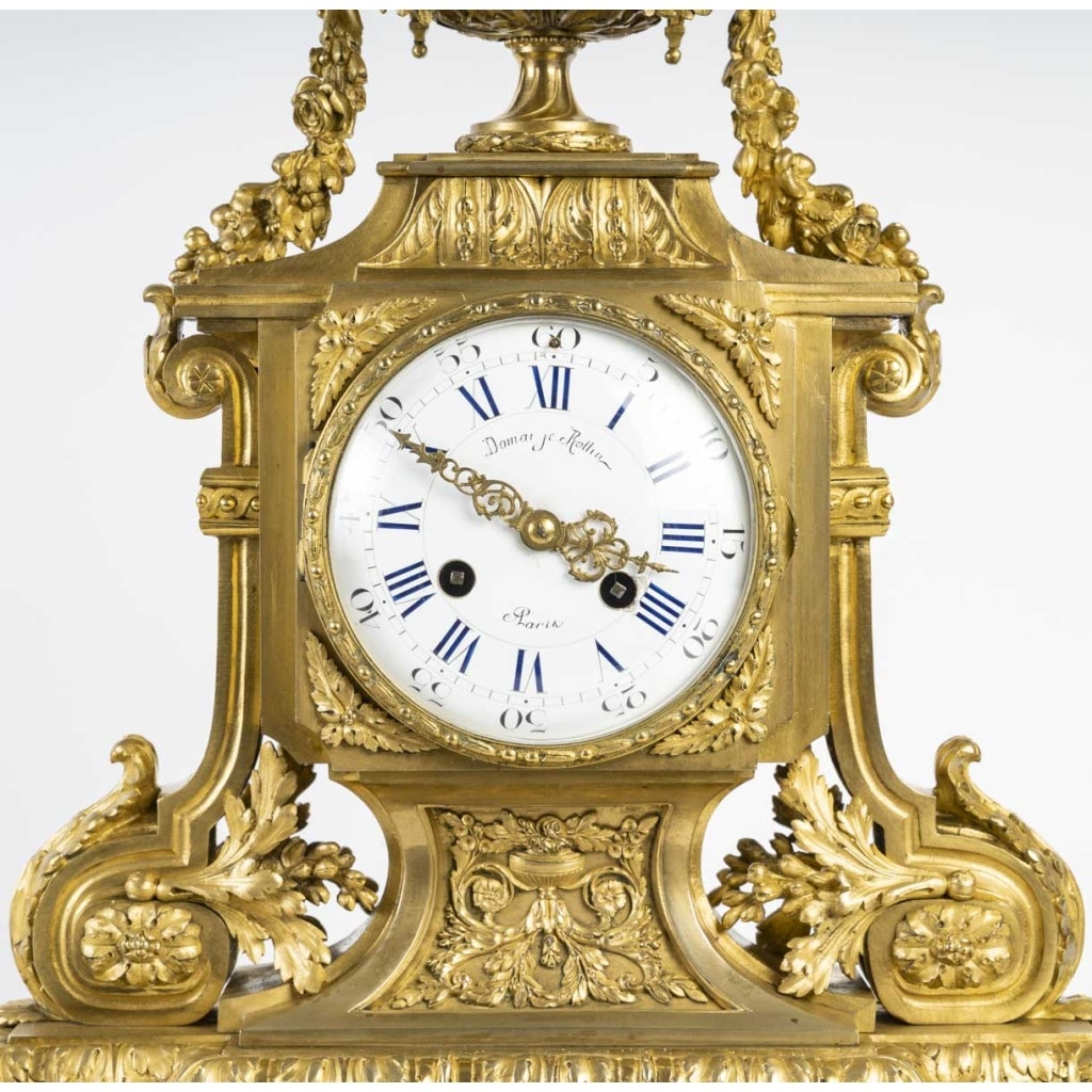 Une pendule en bronze doré de style napoléon III, fin XIXème siècle 5