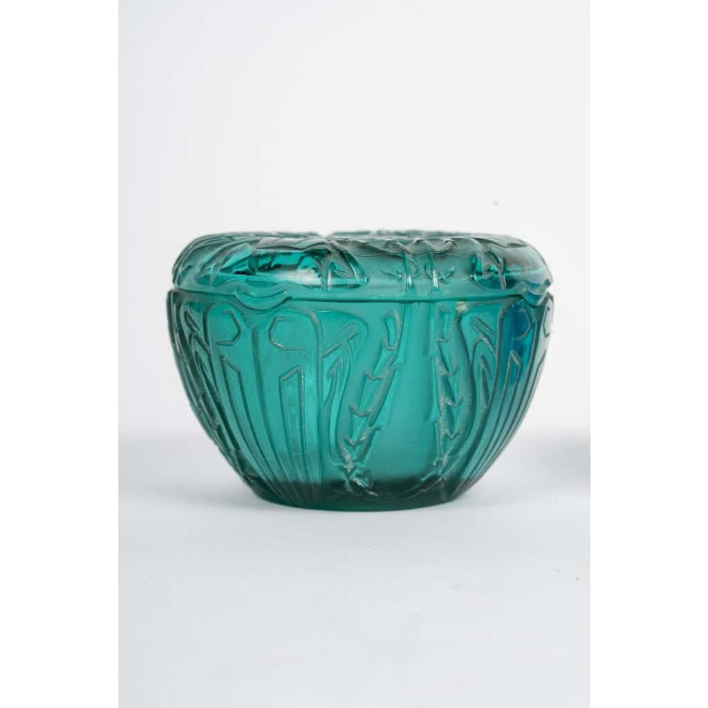 Boîte « Quatre Scarabées » verre vert de René LALIQUE 3