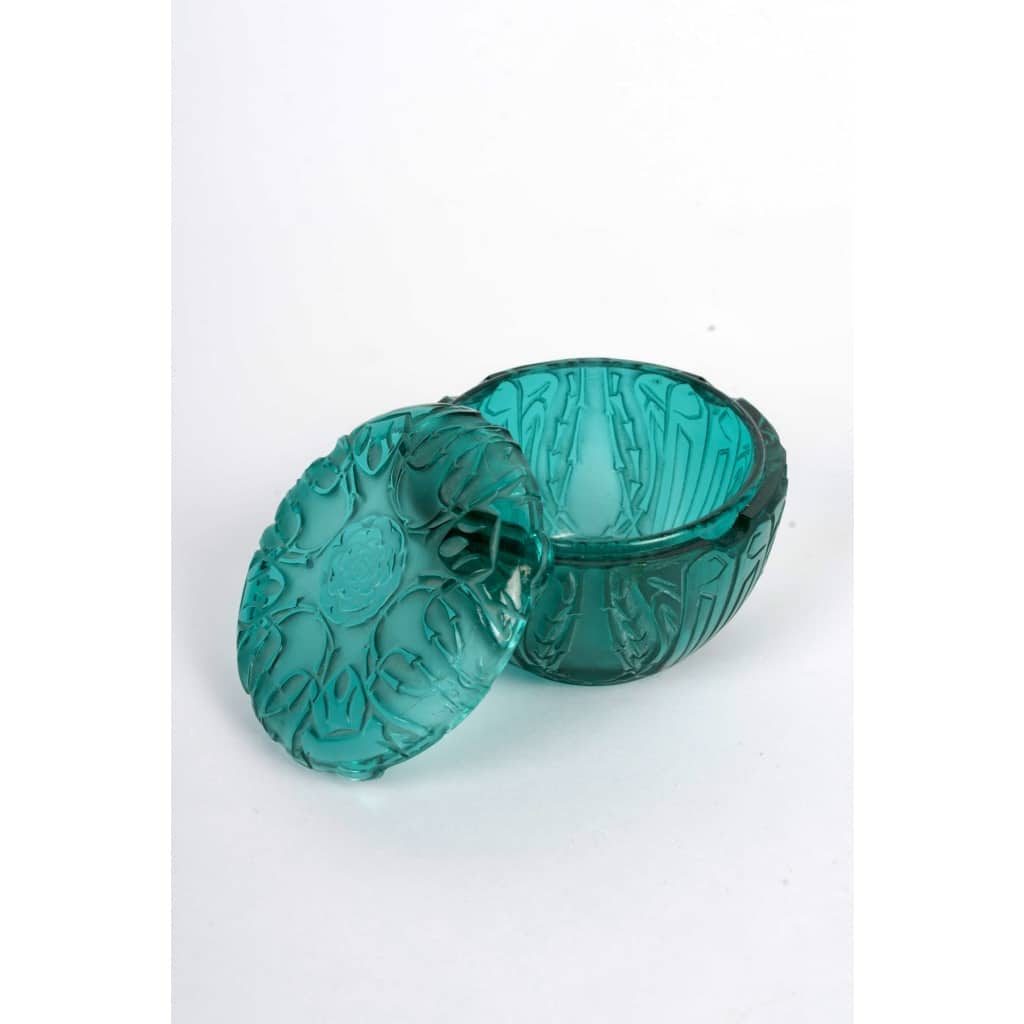 Boîte « Quatre Scarabées » verre vert de René LALIQUE 4