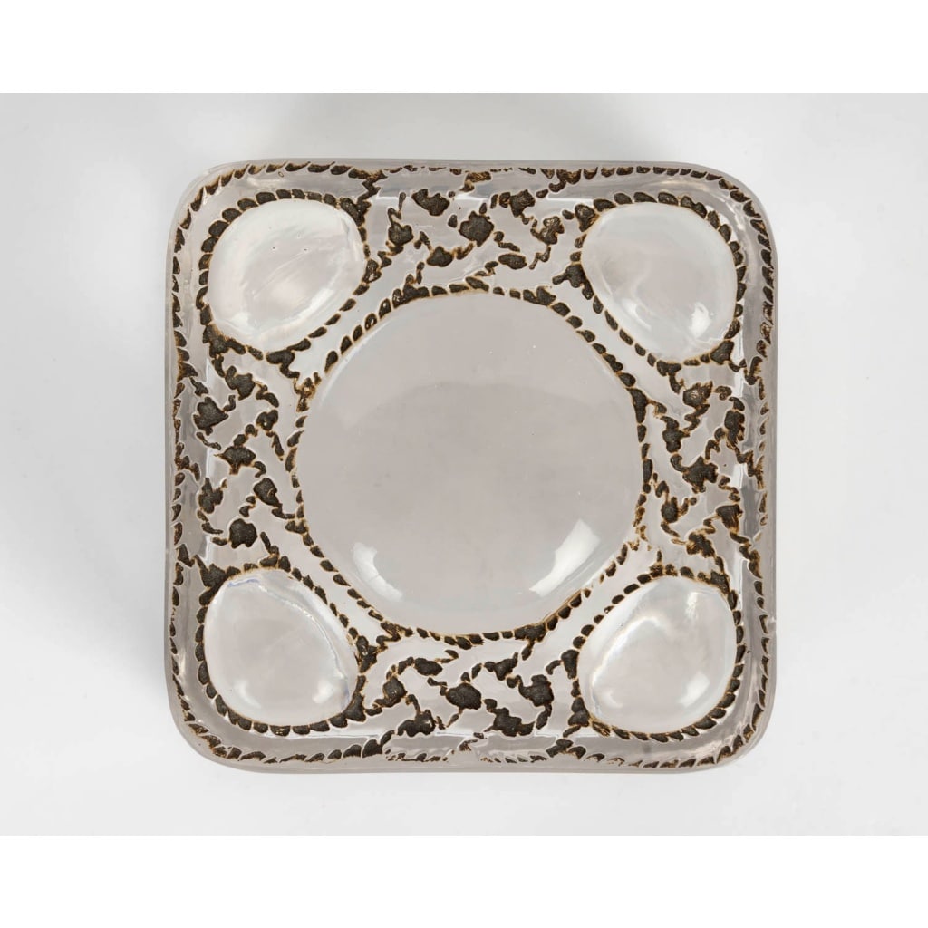 Boîte « Les 5 Fleurs » verre blanc émaillé noir de René LALIQUE pour Forvil 3 Boîte « Les 5 Fleurs » verre blanc émaillé noir de René LALIQUE pour Forvil 3