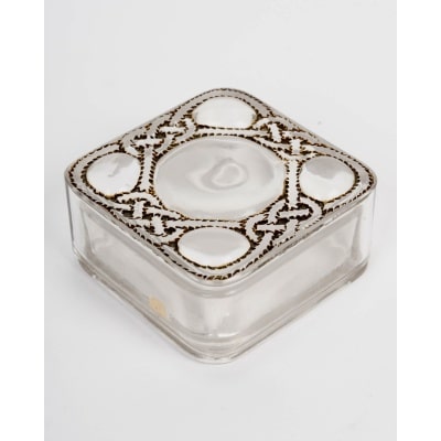 Boîte « Les 5 Fleurs » verre blanc émaillé noir de René LALIQUE pour Forvil