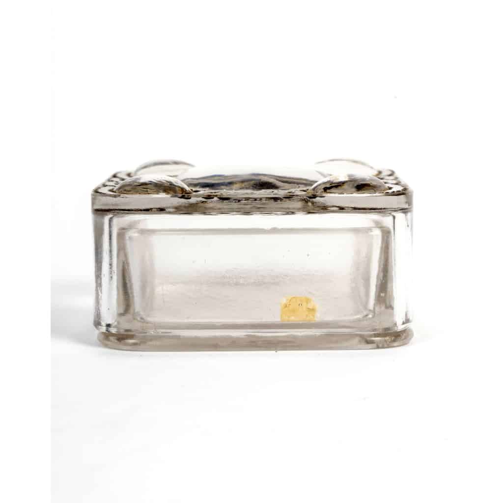 Boîte « Les 5 Fleurs » verre blanc émaillé noir de René LALIQUE pour Forvil 4 Boîte « Les 5 Fleurs » verre blanc émaillé noir de René LALIQUE pour Forvil 4