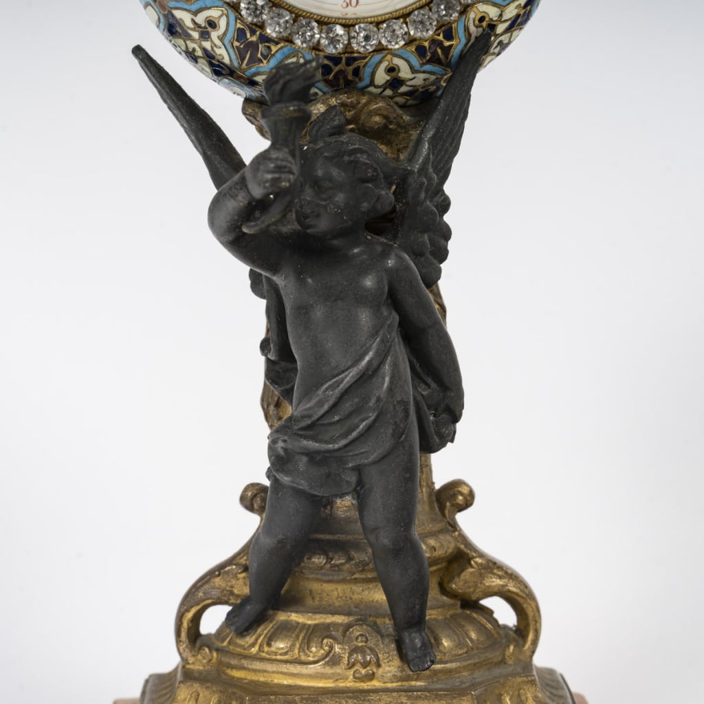 Une pendule en régule et émail cloisonné, fin XIXème siècle 6