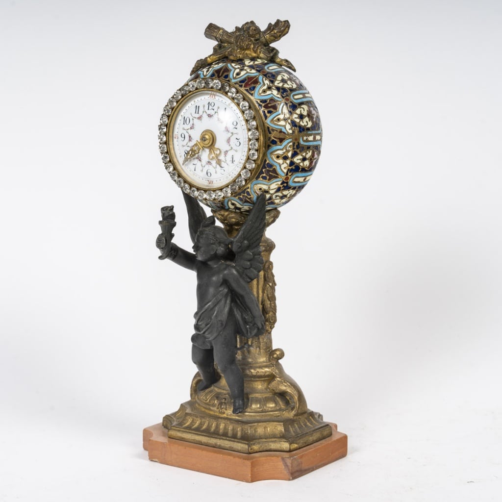 Une pendule en régule et émail cloisonné, fin XIXème siècle 3