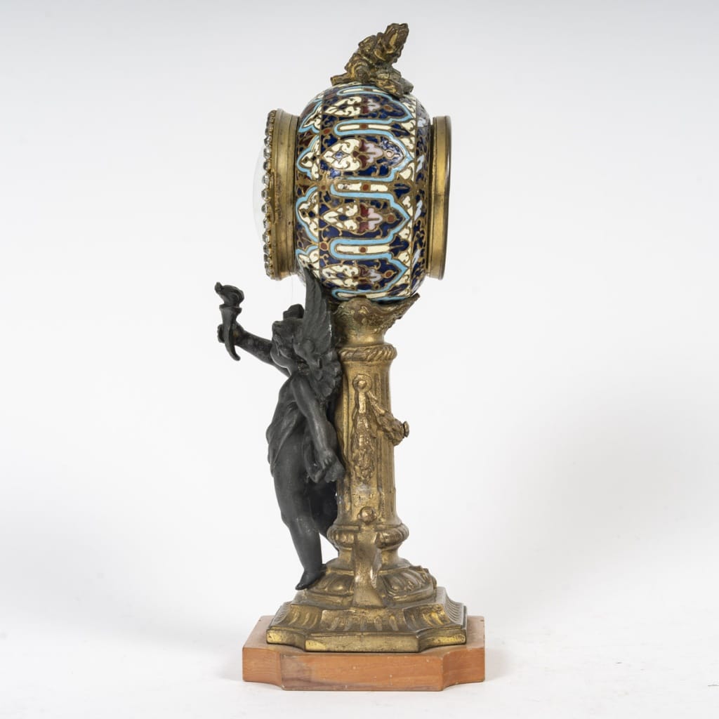 Une pendule en régule et émail cloisonné, fin XIXème siècle 4