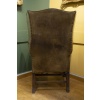 Grand fauteuil anglais appelé « Wing Chair » en cuir vert. Circa 1920 9