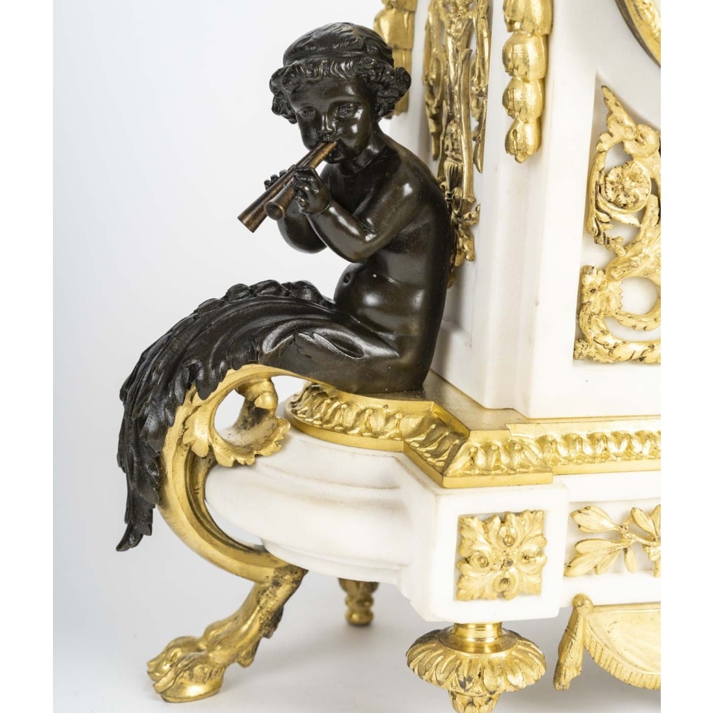 Une Garniture En Bronze Doré Et Marbre Blanc, XIXème Siècle 10
