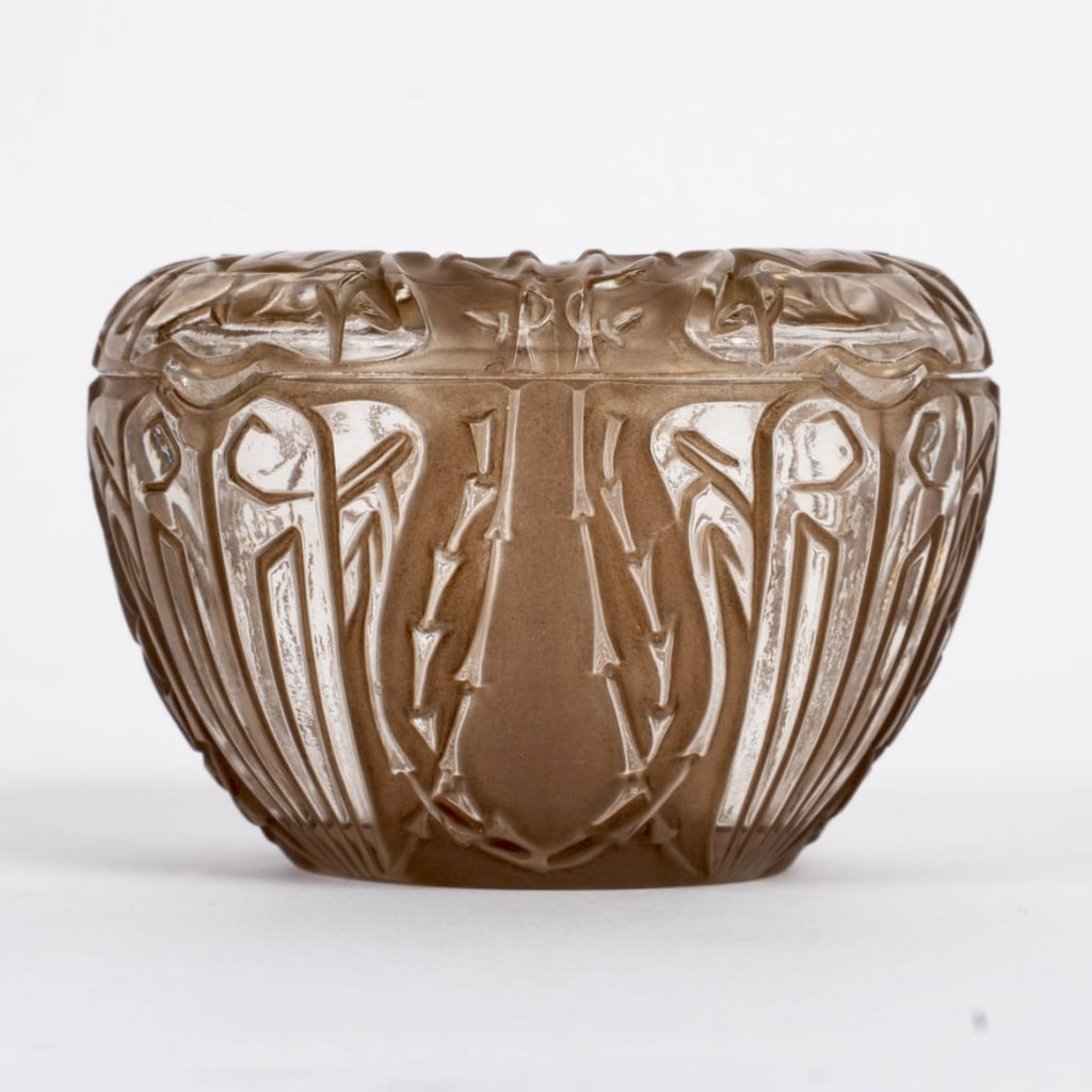 Boîte « Quatre Scarabées » verre blanc patiné sépia de René LALIQUE 3 Boîte « Quatre Scarabées » verre blanc patiné sépia de René LALIQUE 3