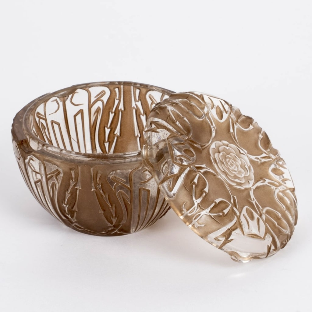 Boîte « Quatre Scarabées » verre blanc patiné sépia de René LALIQUE 4 Boîte « Quatre Scarabées » verre blanc patiné sépia de René LALIQUE 4