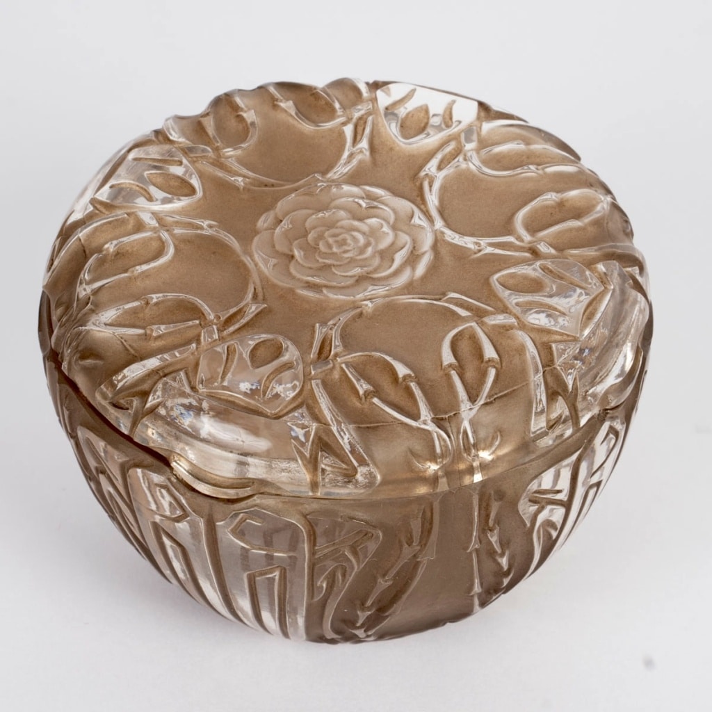 Boîte « Quatre Scarabées » verre blanc patiné sépia de René LALIQUE 6 Boîte « Quatre Scarabées » verre blanc patiné sépia de René LALIQUE 6