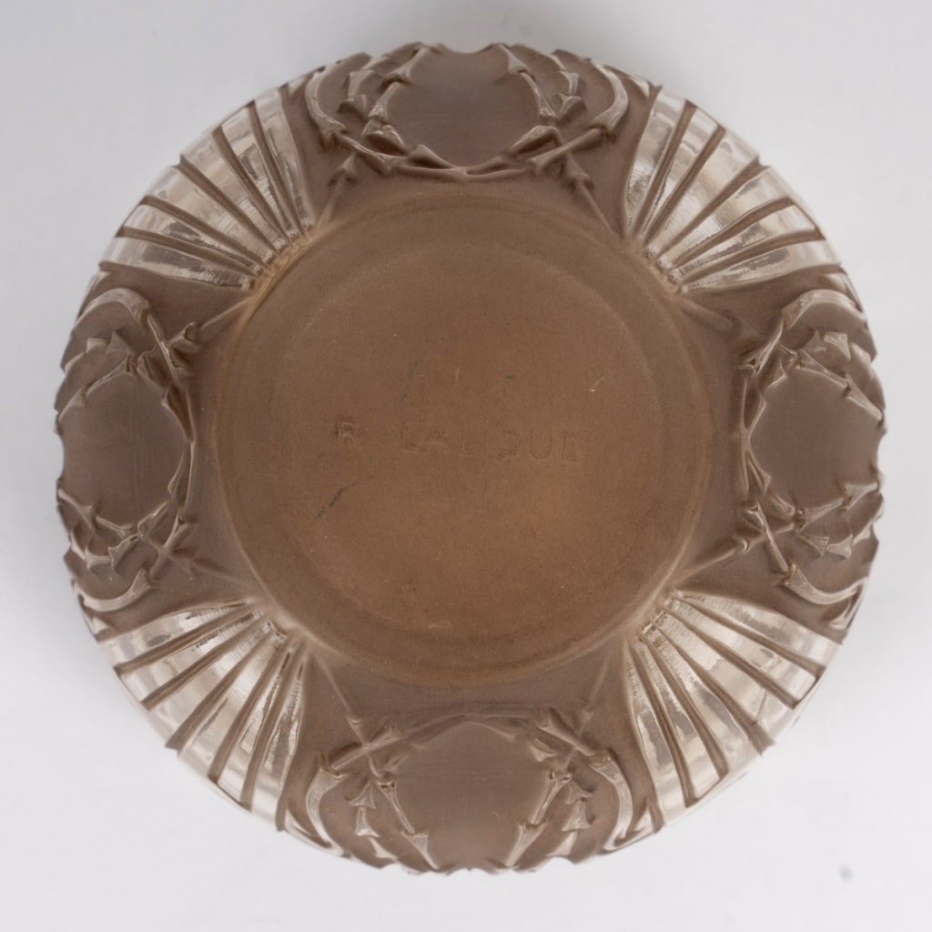 Boîte « Quatre Scarabées » verre blanc patiné sépia de René LALIQUE 8 Boîte « Quatre Scarabées » verre blanc patiné sépia de René LALIQUE 8