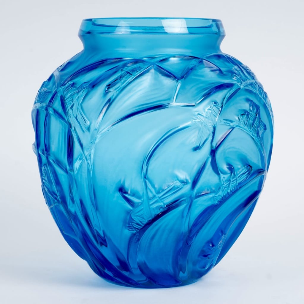 Vase « Sauterelles » cristal bleu électrique de LALIQUE 3 Vase « Sauterelles » cristal bleu électrique de LALIQUE 3