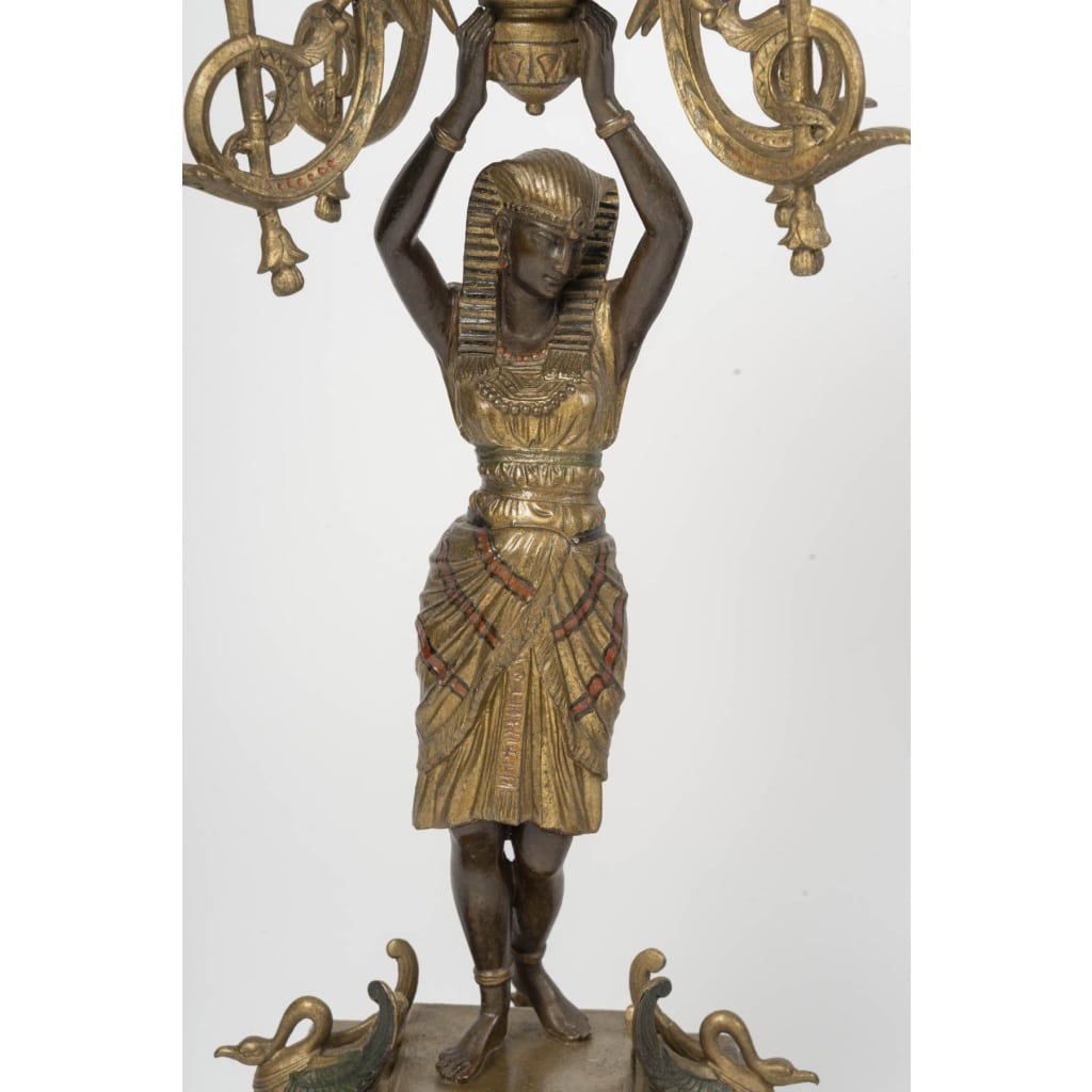 Une garniture de cheminée de style Egypte Antique, fin XIXème siècle 11