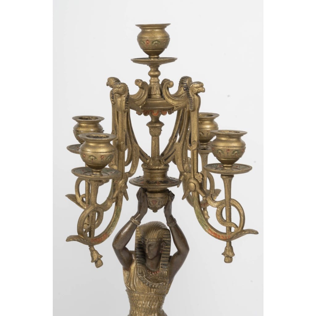 Une garniture de cheminée de style Egypte Antique, fin XIXème siècle 10
