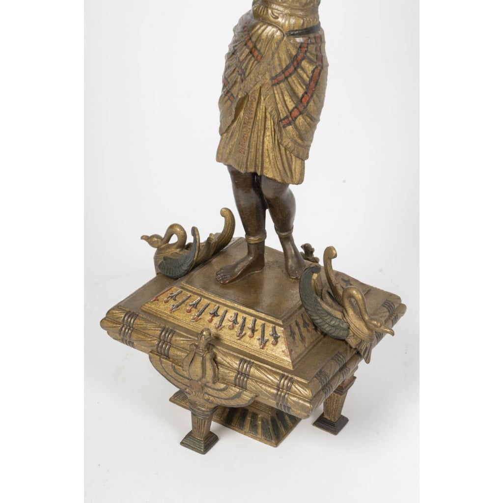 Une garniture de cheminée de style Egypte Antique, fin XIXème siècle 13