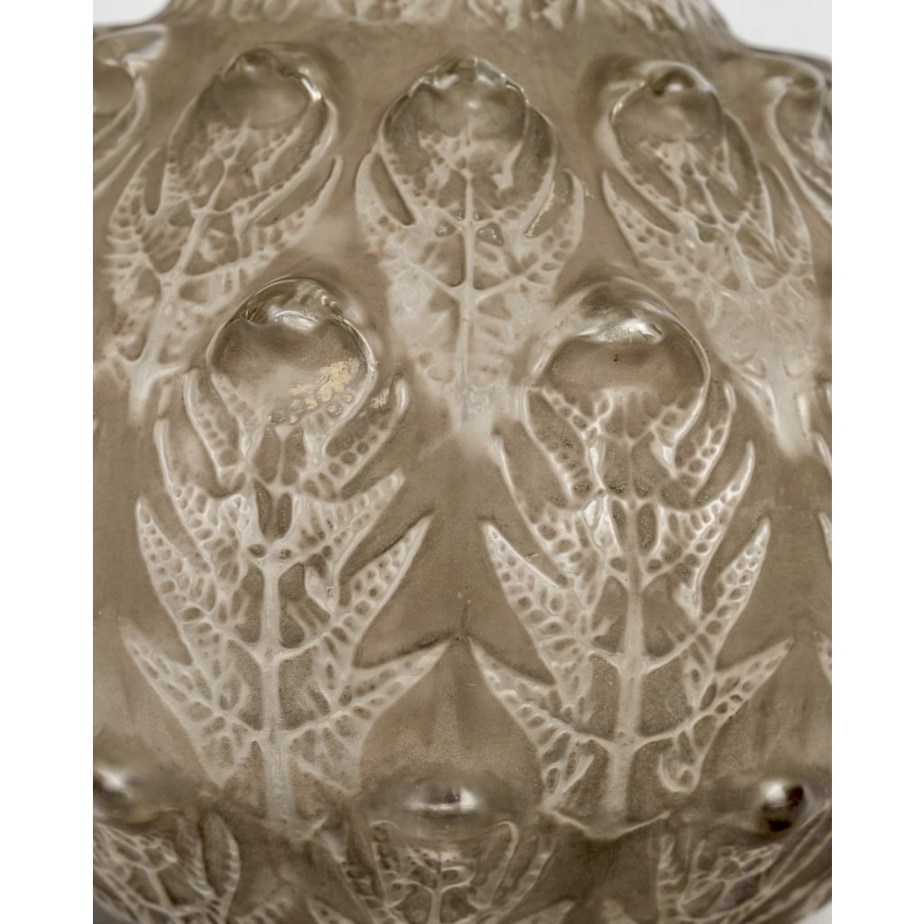Vase « Fougères » verre blanc patiné gris de René LALIQUE 5
