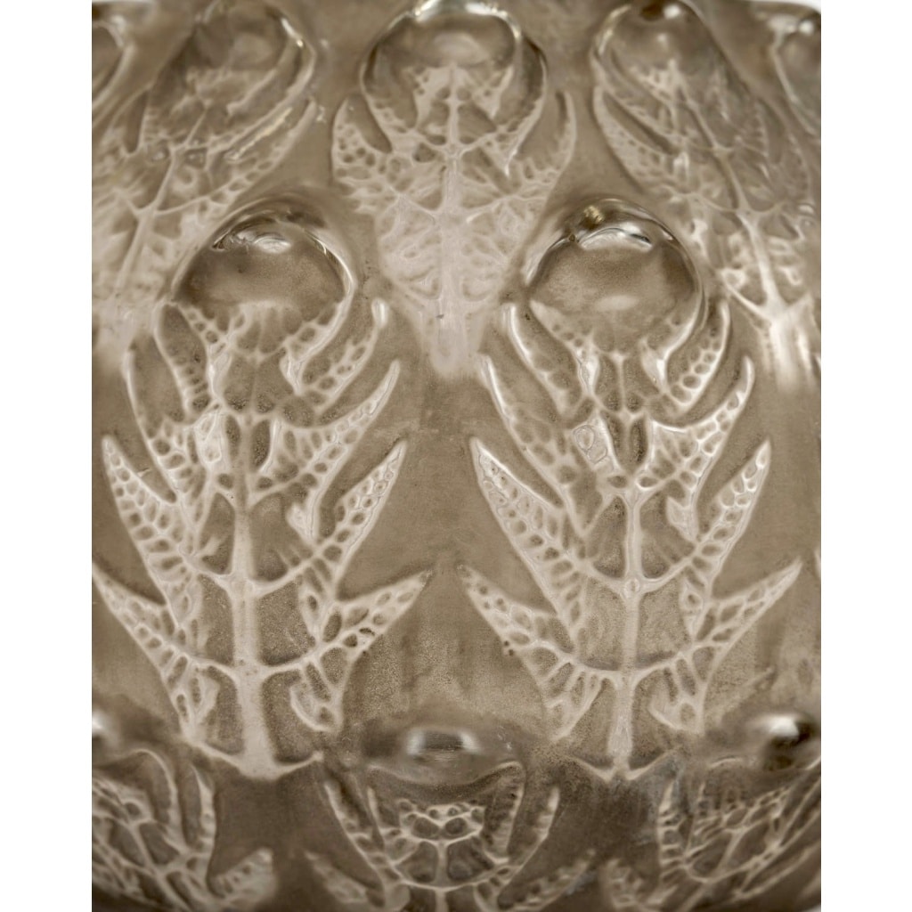 Vase « Fougères » verre blanc patiné gris de René LALIQUE 8