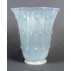 Vase « Bellis » verre opalescent patiné bleu de René LALIQUE 8