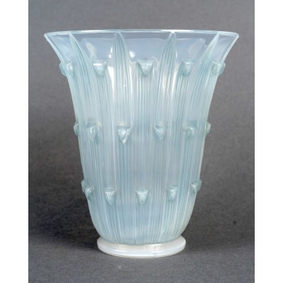Vase « Bellis » verre opalescent patiné bleu de René LALIQUE