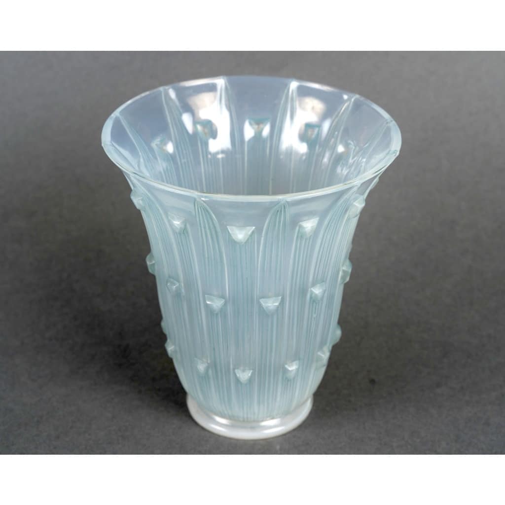 Vase « Bellis » verre opalescent patiné bleu de René LALIQUE 3
