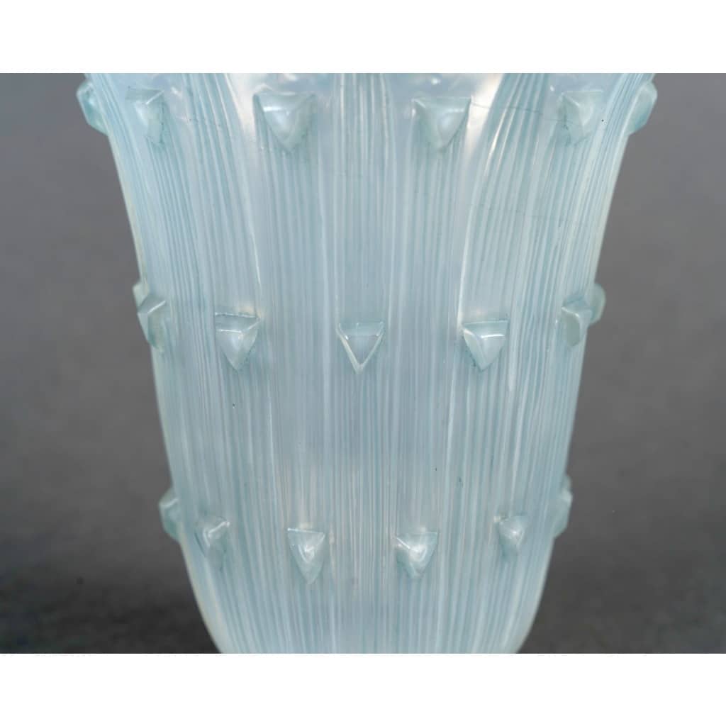 Vase « Bellis » verre opalescent patiné bleu de René LALIQUE 5