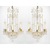 Paire de lustres en bronze doré et cristal de style Louis XVI, d’époque XIXème. 4