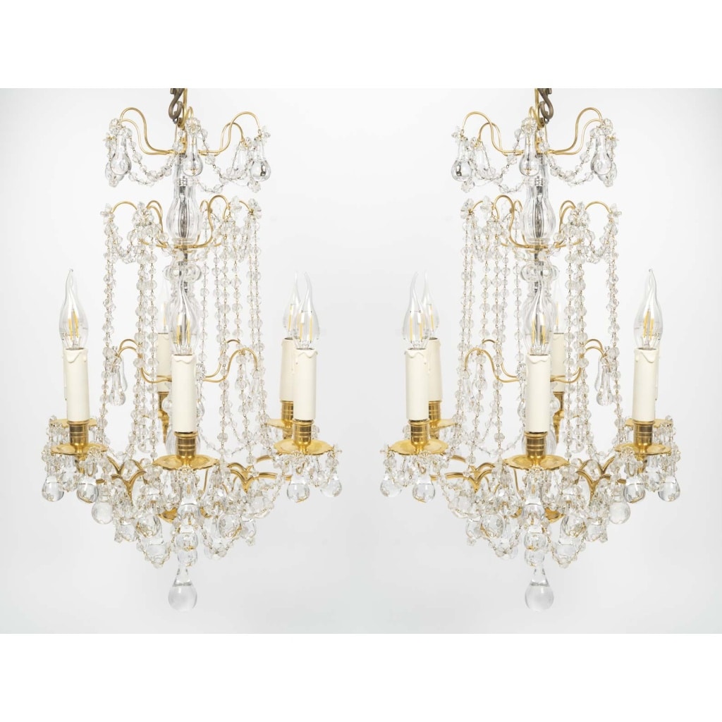 Paire de lustres en bronze doré et cristal de style Louis XVI, d’époque XIXème. 2