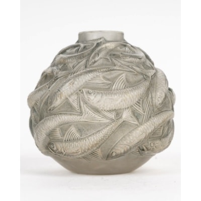 Vase « Oléron » verre blanc patiné gris de René LALIQUE