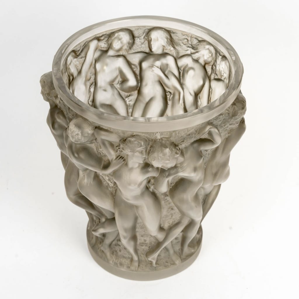 Vase « Bacchantes » verre blanc patiné gris de René LALIQUE 8