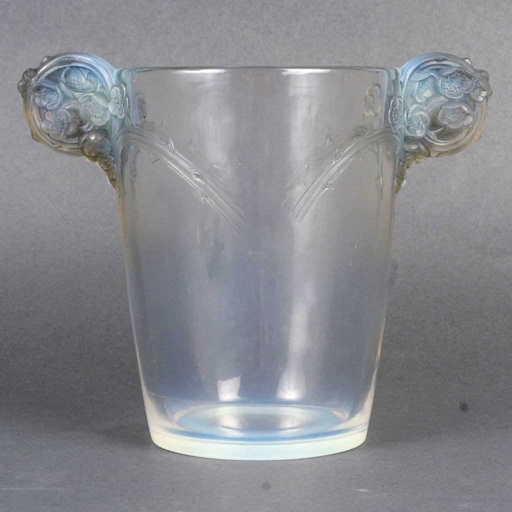 Vase « Chamarande » verre opalescent patiné gris de René LALIQUE 3