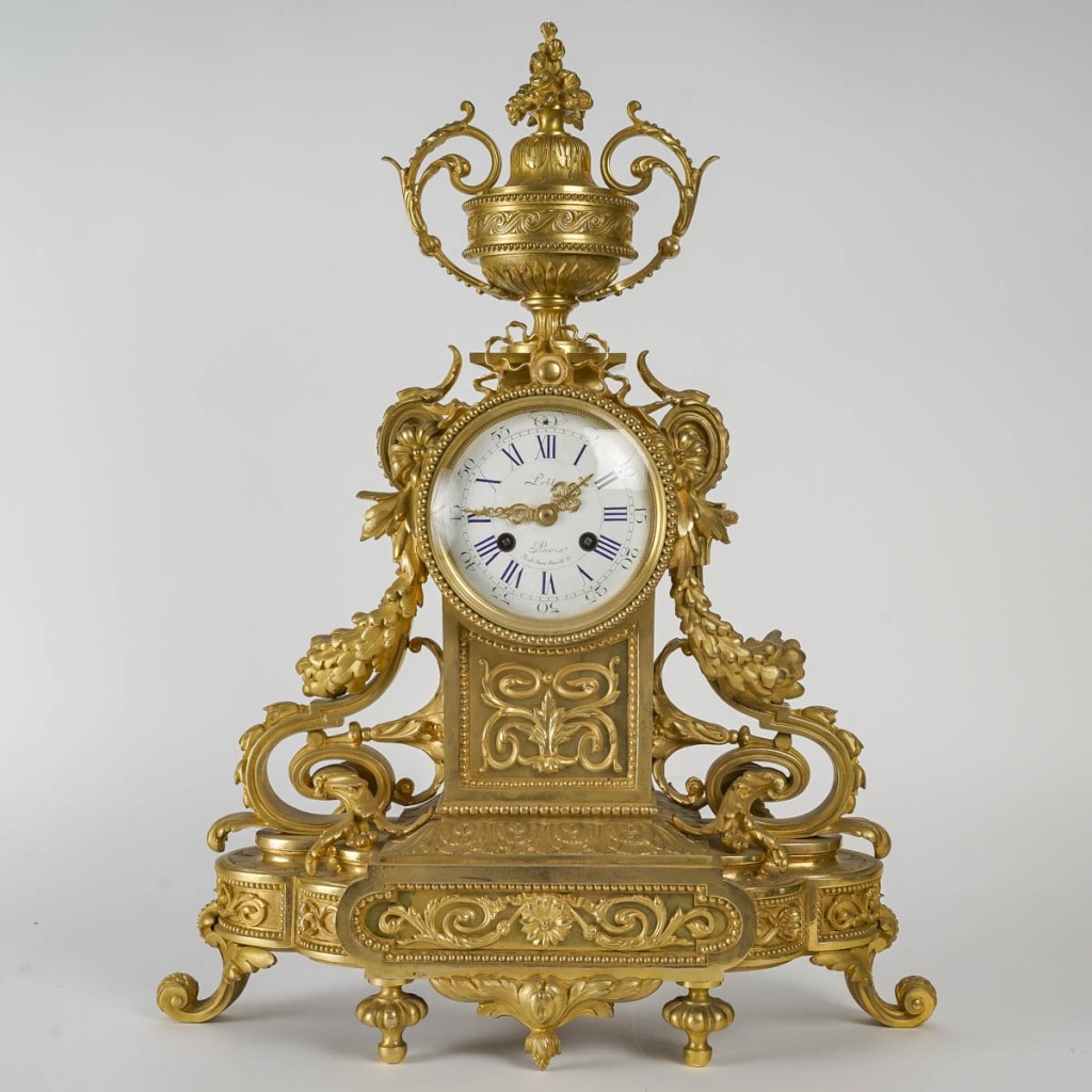 Une Pendule En Bronze Doré De Style Louis XVI, XIXè Siècle 2