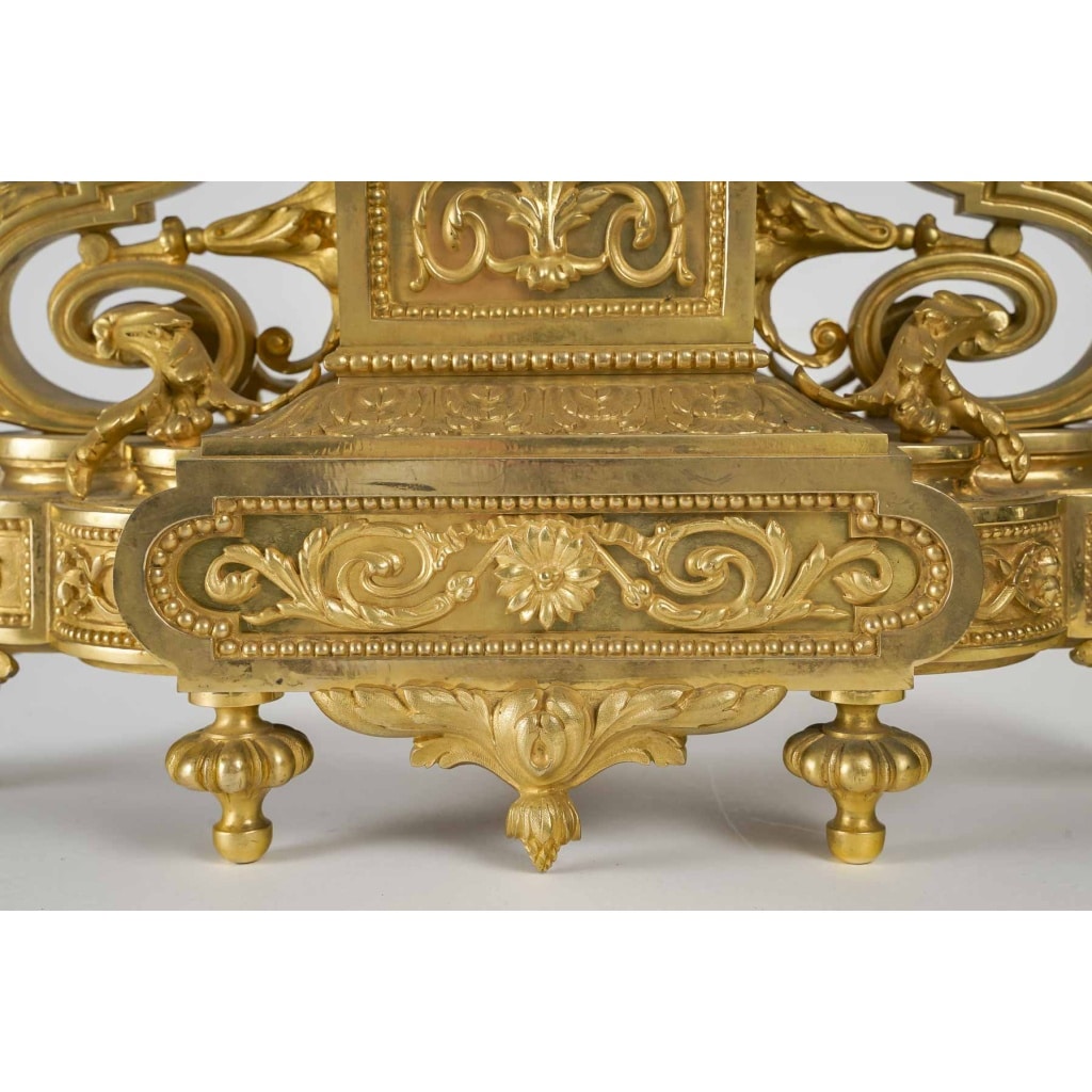 Une Pendule En Bronze Doré De Style Louis XVI, XIXè Siècle 4
