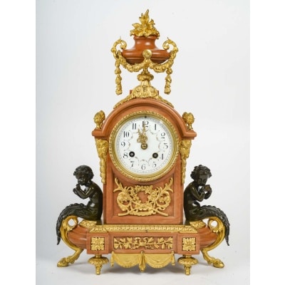 Une Belle Pendule De Style Louis XVI Fin XIXème Siècle