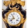 Une Pendule En Porcelaine Et Bronze Doré Fin XIXème Siècle 17
