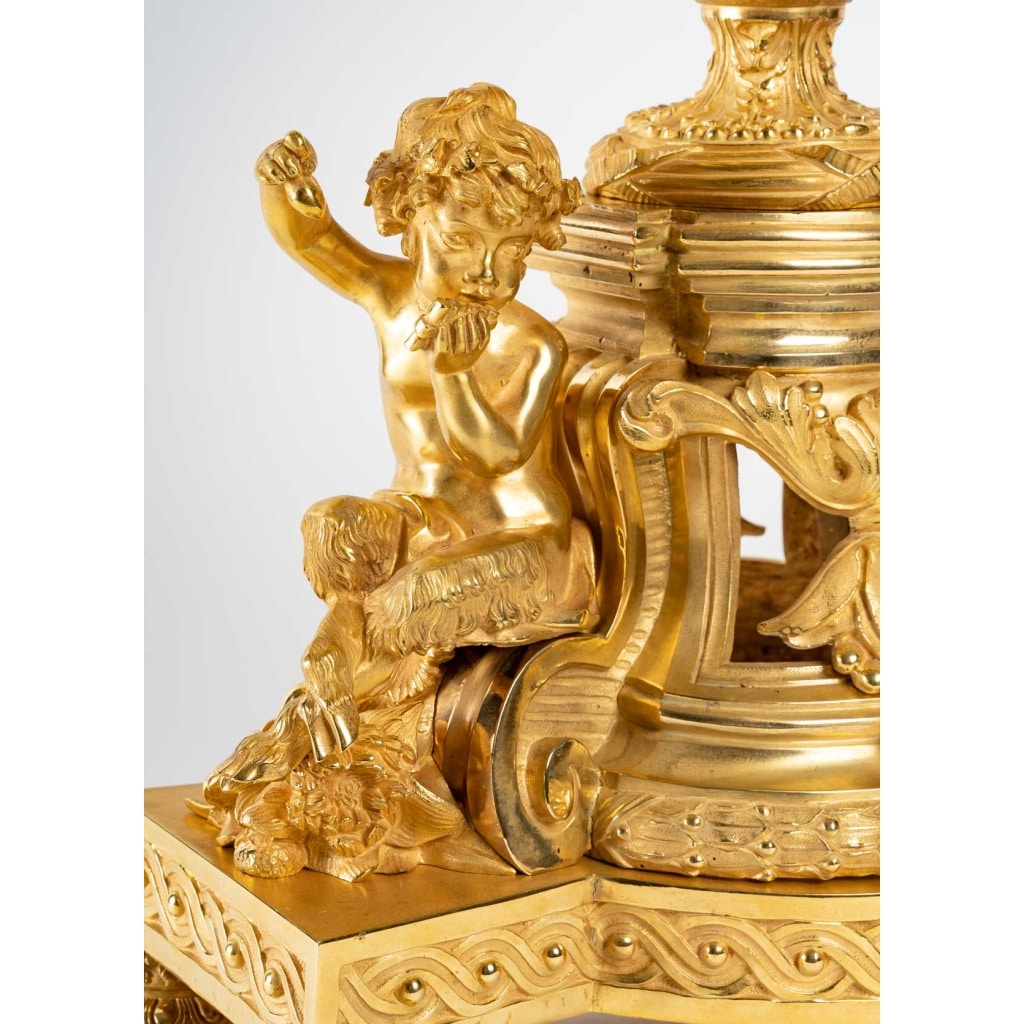 Une Pendule En Porcelaine Et Bronze Doré Fin XIXème Siècle 13