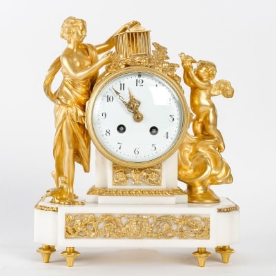 Une Pendule En Bronze Doré Et Marbre Blanc XIXème Siècle « 