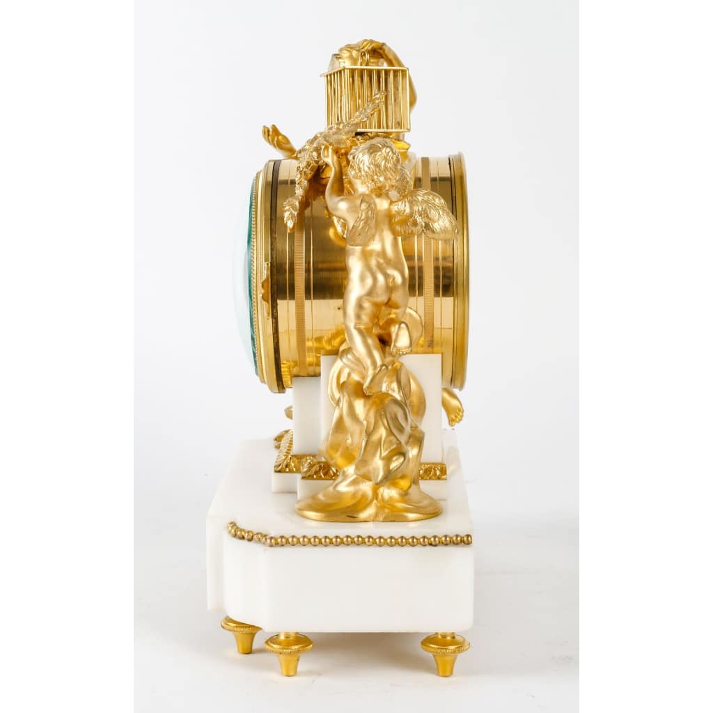 Une Pendule En Bronze Doré Et Marbre Blanc XIXème Siècle «  8