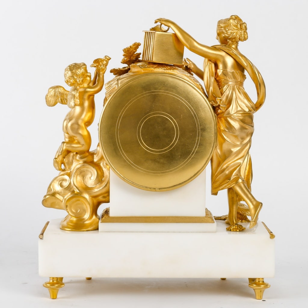 Une Pendule En Bronze Doré Et Marbre Blanc XIXème Siècle «  9