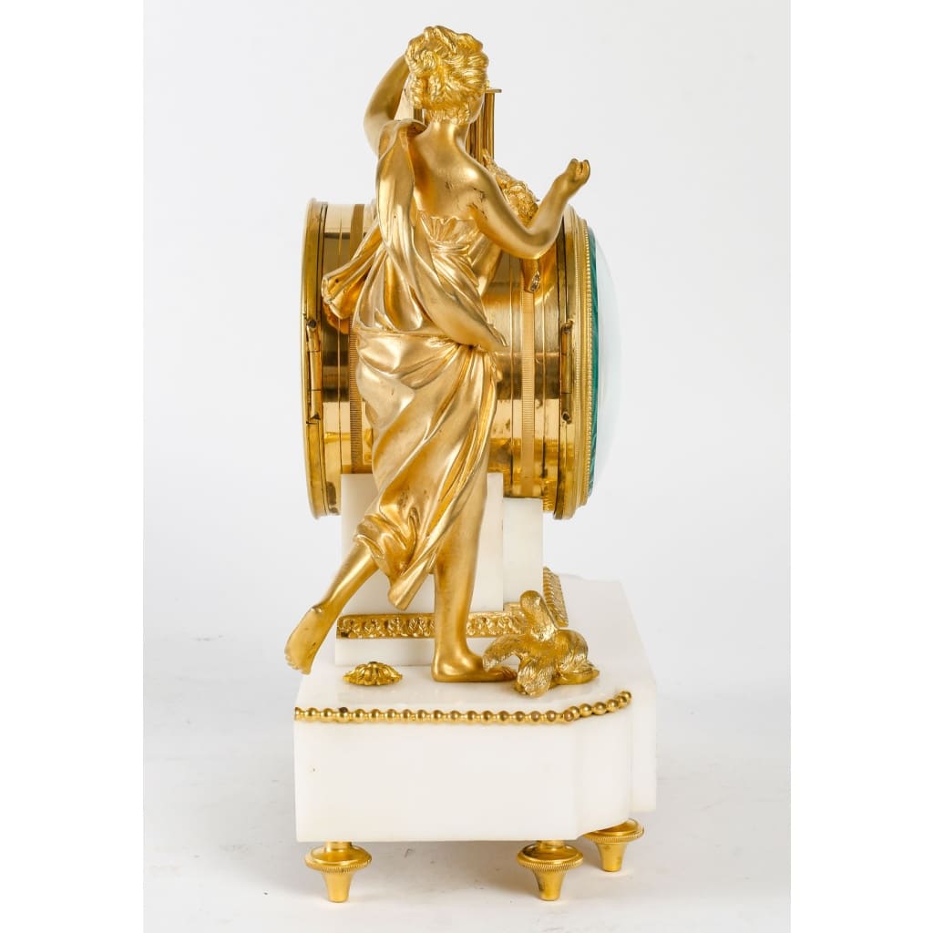 Une Pendule En Bronze Doré Et Marbre Blanc XIXème Siècle «  11