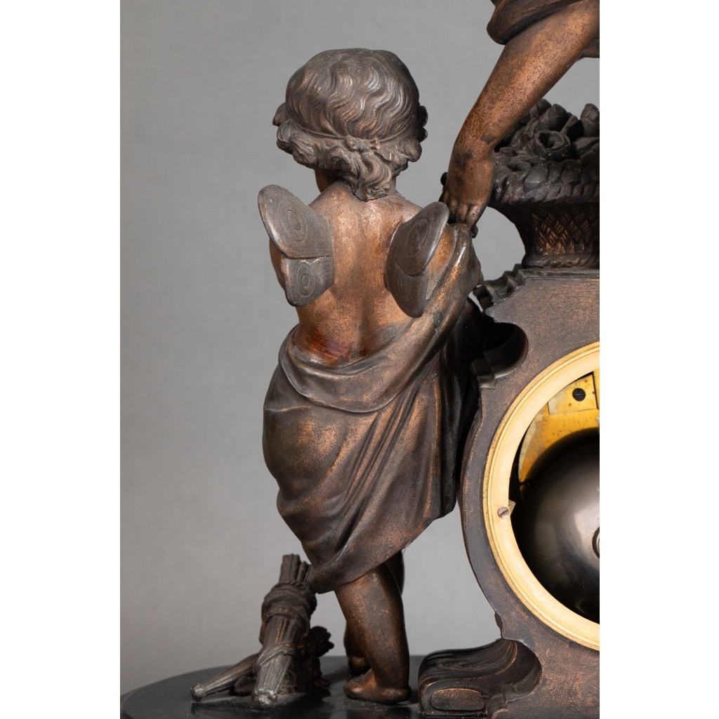 Une Importante garniture en régule et marbre rouge et noir. 19