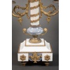 Une garniture de cheminée en marbre blanc et bleu turquin, fin XIXème siècle 33