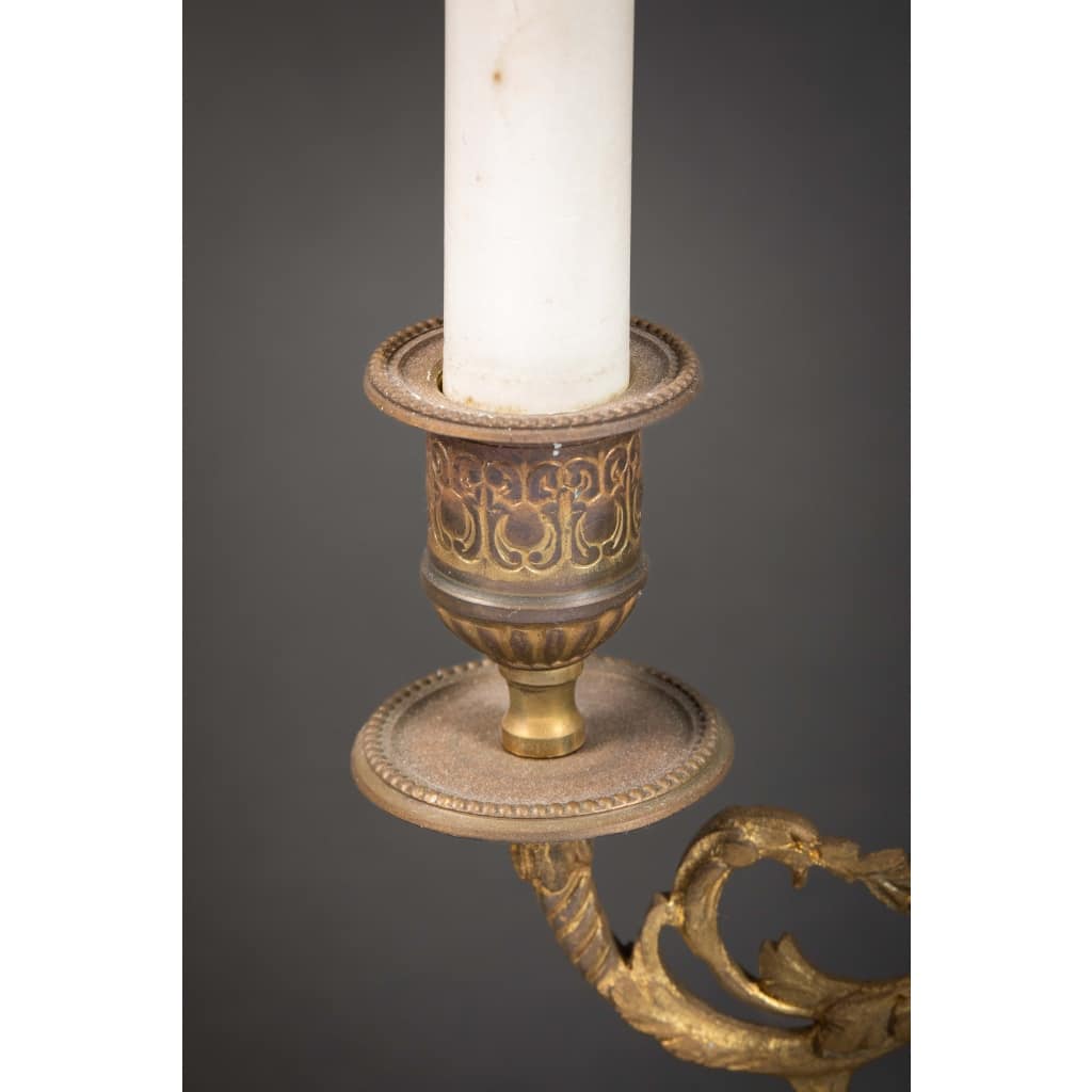 Une garniture de cheminée en marbre blanc et bleu turquin, fin XIXème siècle 15