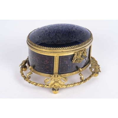 Coffret en cristal bleu gravé et bronze doré, XIXᵉ siècle