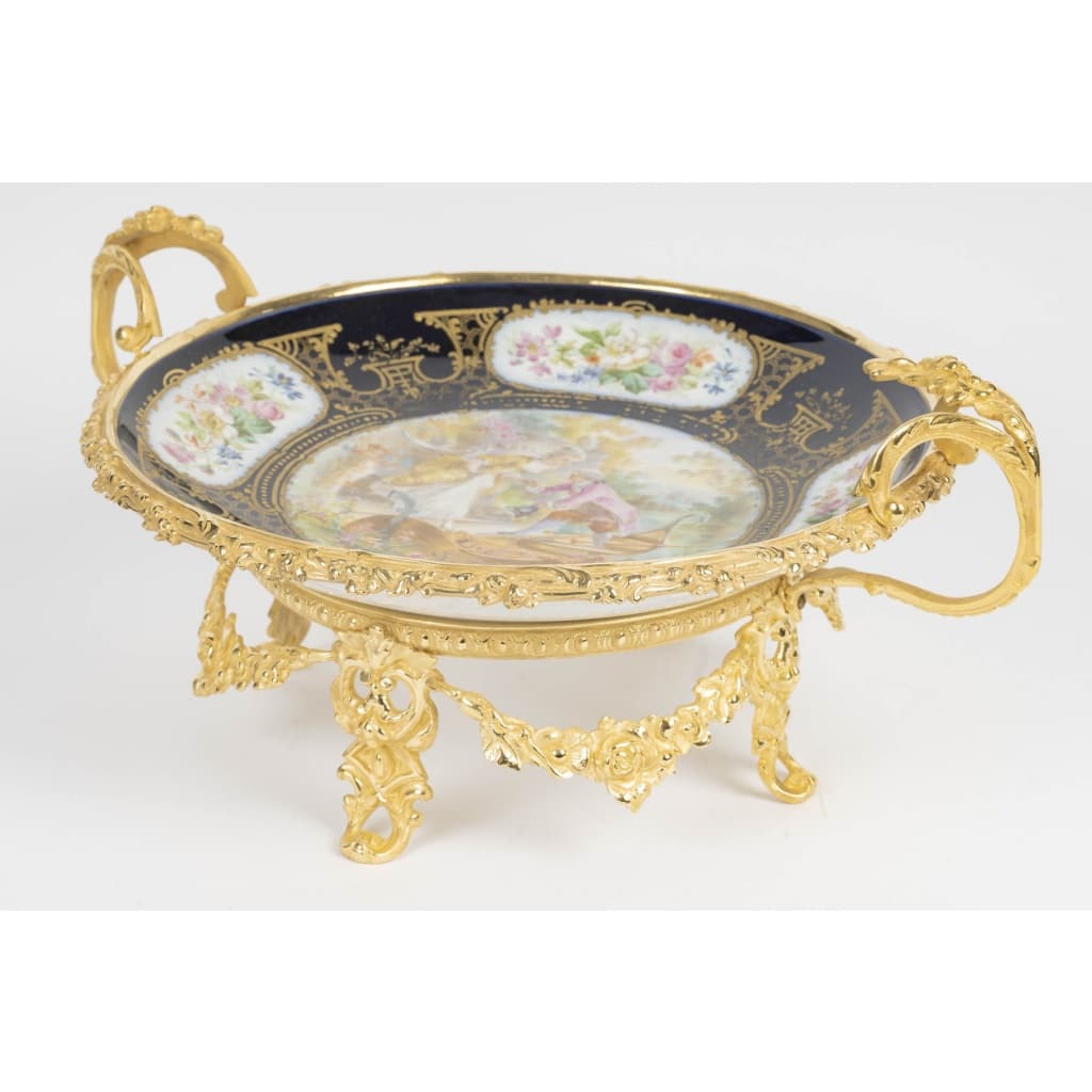 Coupe en porcelaine et monture en bronze doré, XIXème siècle 2 Coupe en porcelaine et monture en bronze doré, XIXème siècle 2