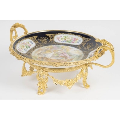 Coupe en porcelaine et monture en bronze doré, XIXème siècle