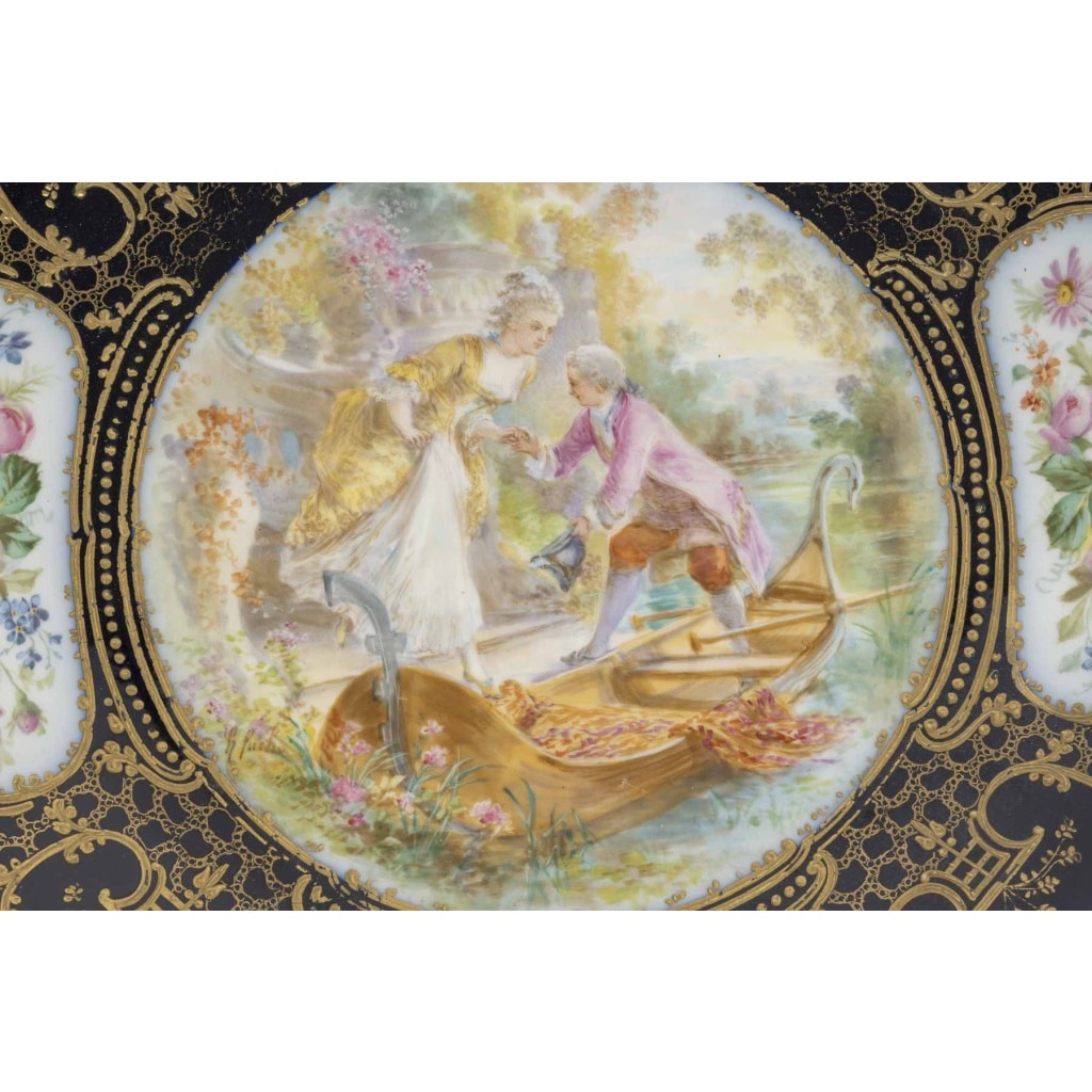 Coupe en porcelaine et monture en bronze doré, XIXème siècle 4 Coupe en porcelaine et monture en bronze doré, XIXème siècle 4