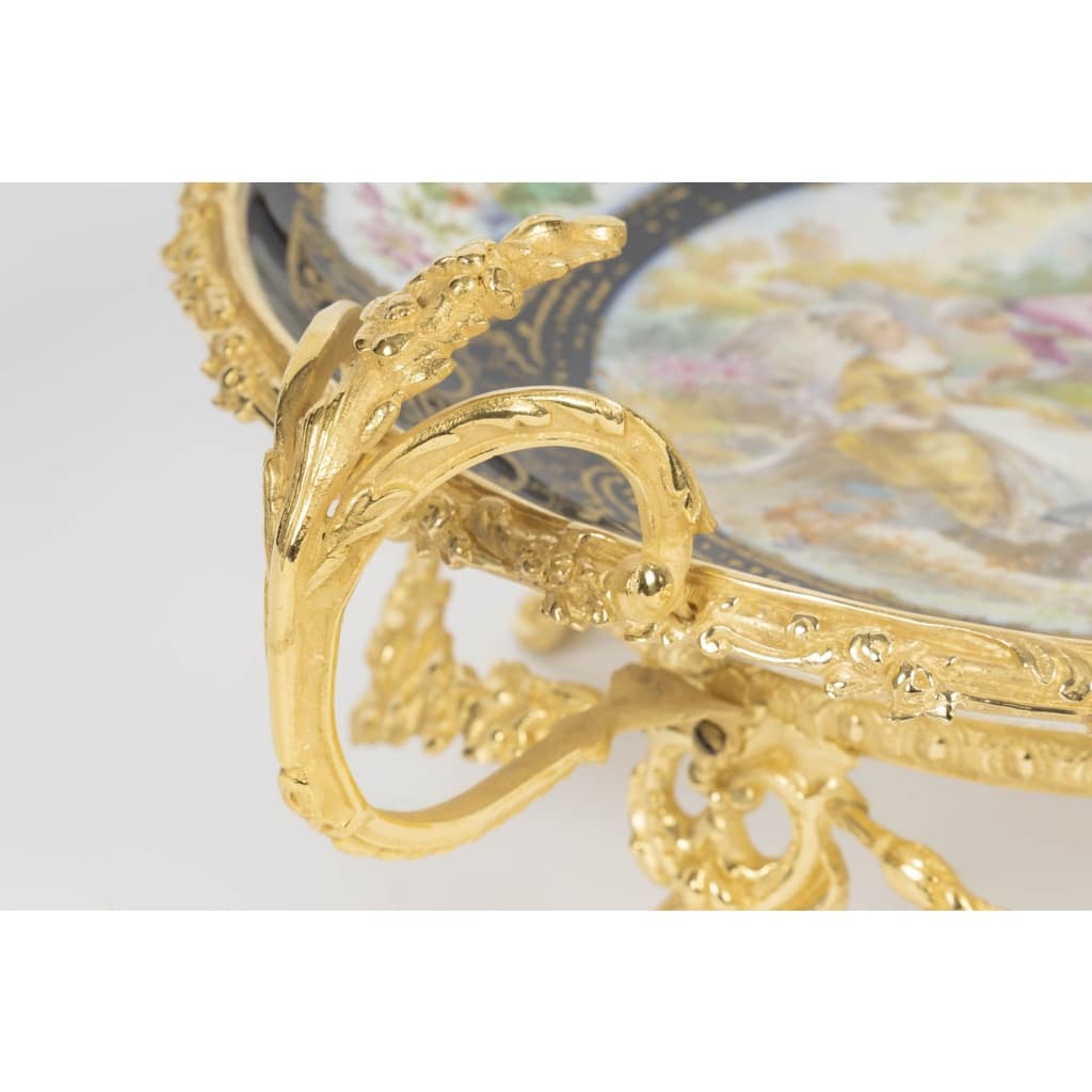 Coupe en porcelaine et monture en bronze doré, XIXème siècle 6 Coupe en porcelaine et monture en bronze doré, XIXème siècle 6