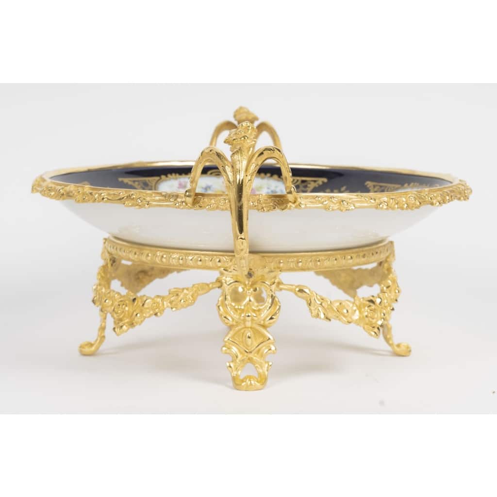 Coupe en porcelaine et monture en bronze doré, XIXème siècle 7 Coupe en porcelaine et monture en bronze doré, XIXème siècle 7