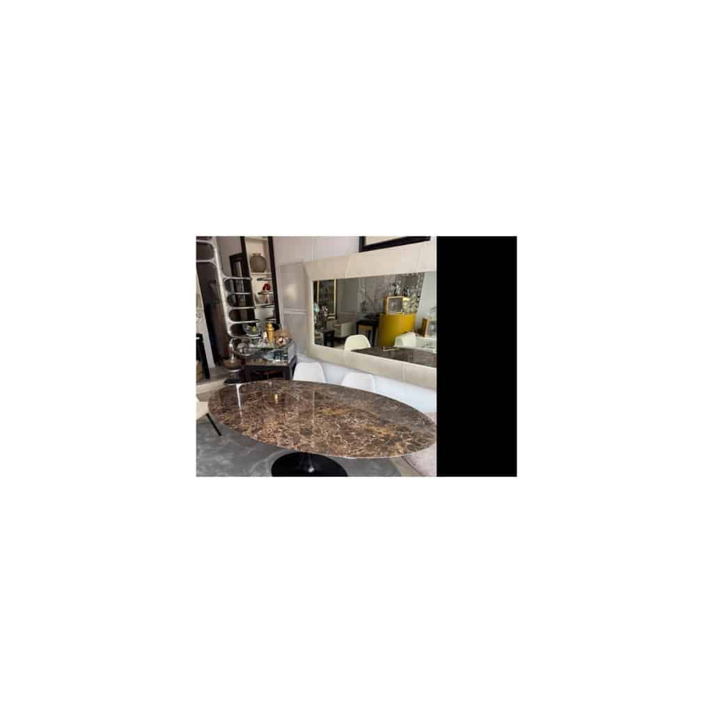 Eero Saarinen pour KNOLL, table ovale TULIP ‘Emperador’ 4 Eero Saarinen pour KNOLL, table ovale TULIP ‘Emperador’ 4